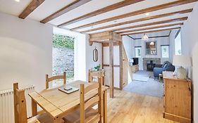 Woodland Cottage In Cornwall With Walled Garden